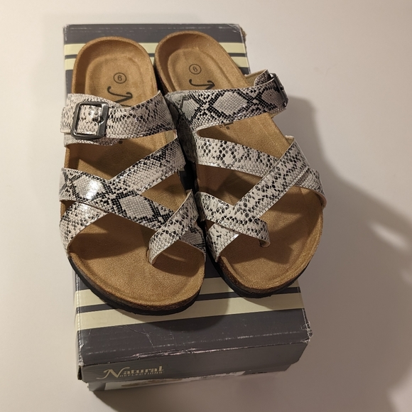 Natural Reflections Leanna Sandal White Snake Size US 6M New in Box - Picture 2 of 9